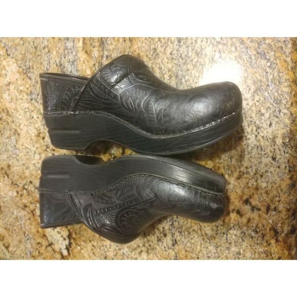 DANSKO BLACK LEATHER EMBOSSED TOOLED CLOGS SIZE 6.5 / 37 - Picture 8 of 12